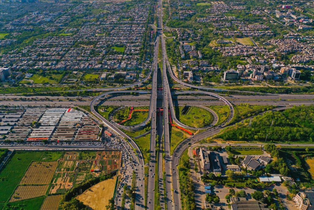 travel-to-airport-via-peshawar-mor-interchange-road